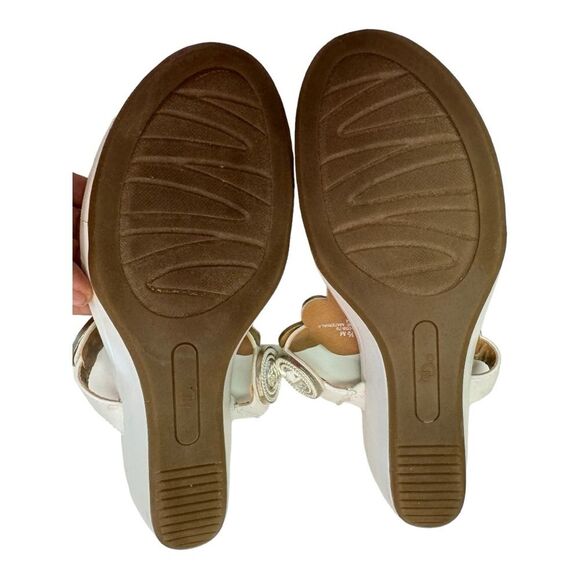 New Direction White Wedge Rhinestone Sandals Thong Strap Embellished - Picture 12 of 15